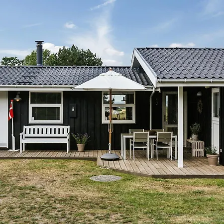 Дом отдыха Danish Summer House Idyll Overlooking Bay Эбельтофт