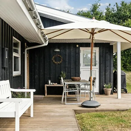 Дом отдыха Danish Summer House Idyll Overlooking Bay