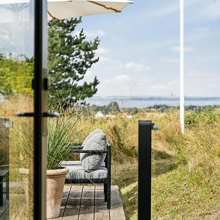 Дом отдыха Danish Summer House Idyll Overlooking Bay
