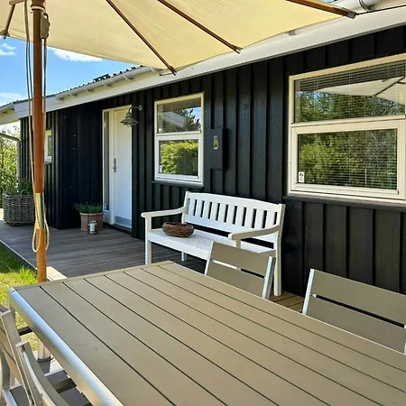Danish Summer House Idyll Overlooking Bay Эбельтофт