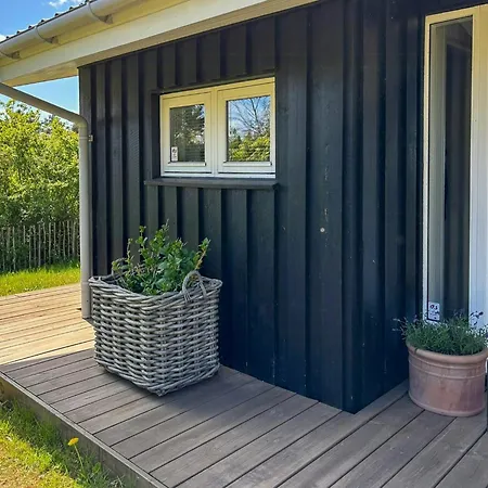 Дом отдыха Danish Summer House Idyll Overlooking Bay